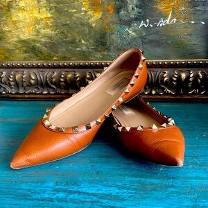 Valentino Rockstud Grainy Leather Flats - Camel